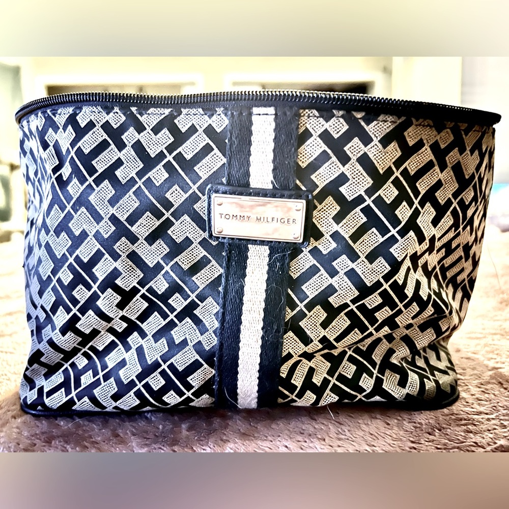 Tommy Hilfiger oversized Makeup bag, or travel case! Keep your items organized!